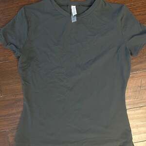 YOGINGO “GUNMETAL” tee